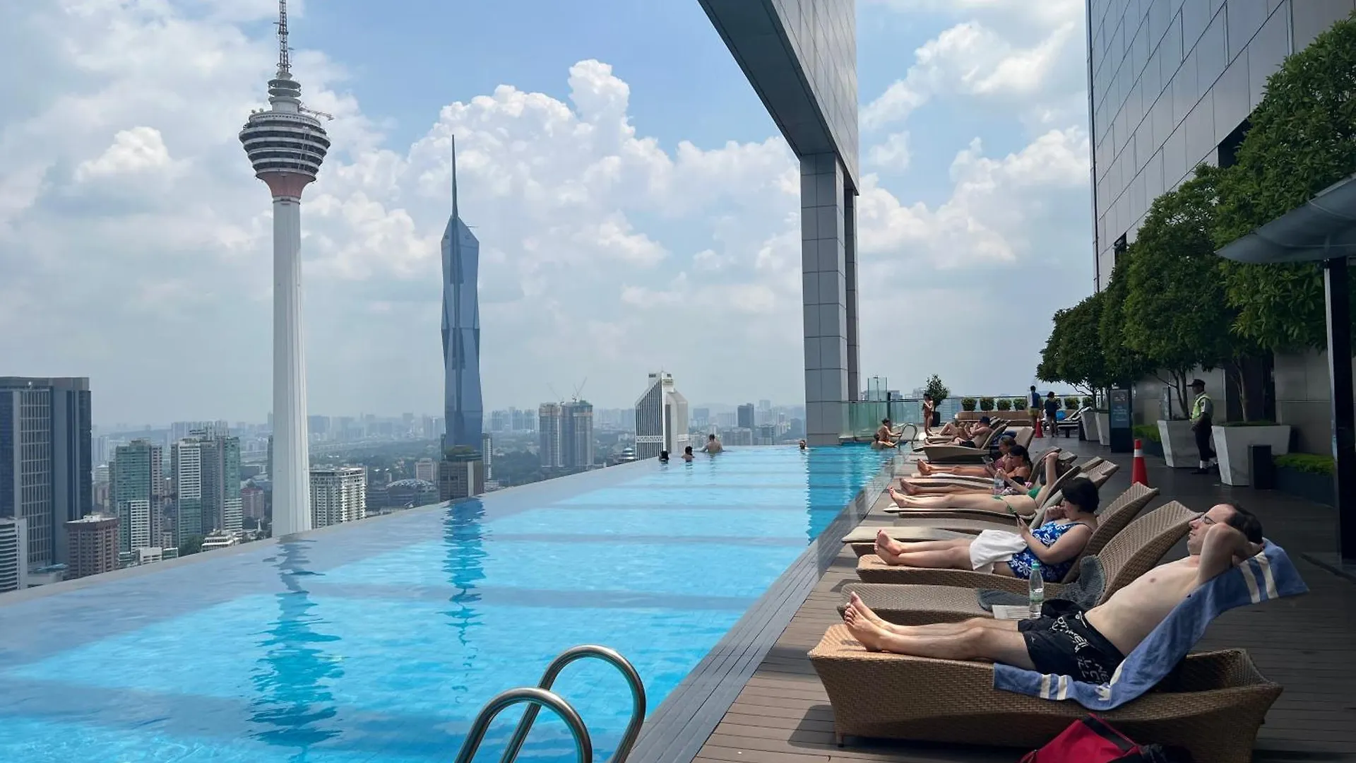 Platinum Suites By Penguinhome location